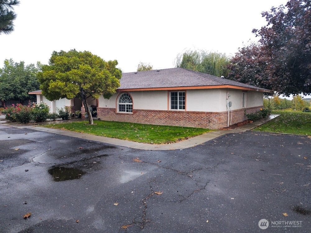 12749 Dodson Road South Royal City, WA 99357 - Photo 2 of 28