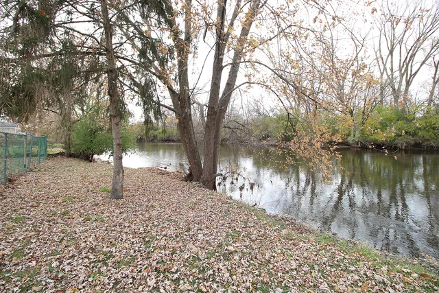 $2,500 | 24218 West Main Street, Plainfield, IL 60544