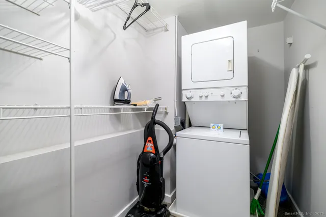 $319,900 | 127 Greyrock Place, Unit 607, Stamford, CT 06901