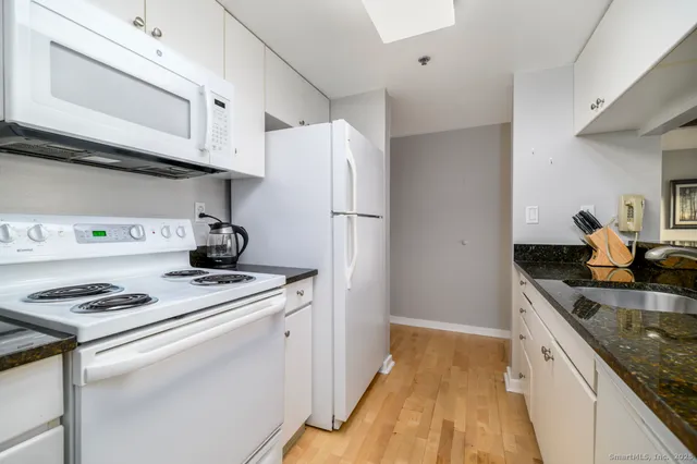 $319,900 | 127 Greyrock Place, Unit 607, Stamford, CT 06901