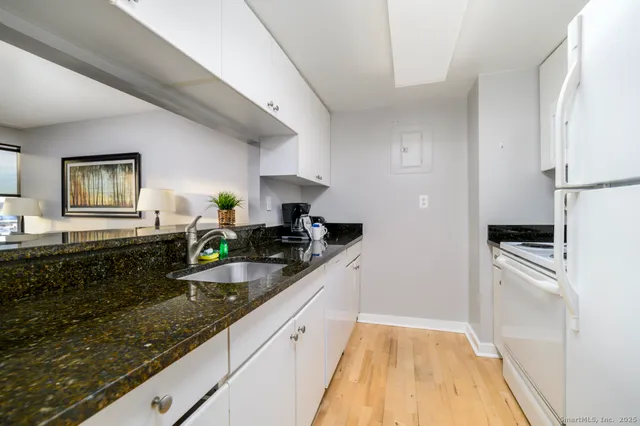 $319,900 | 127 Greyrock Place, Unit 607, Stamford, CT 06901