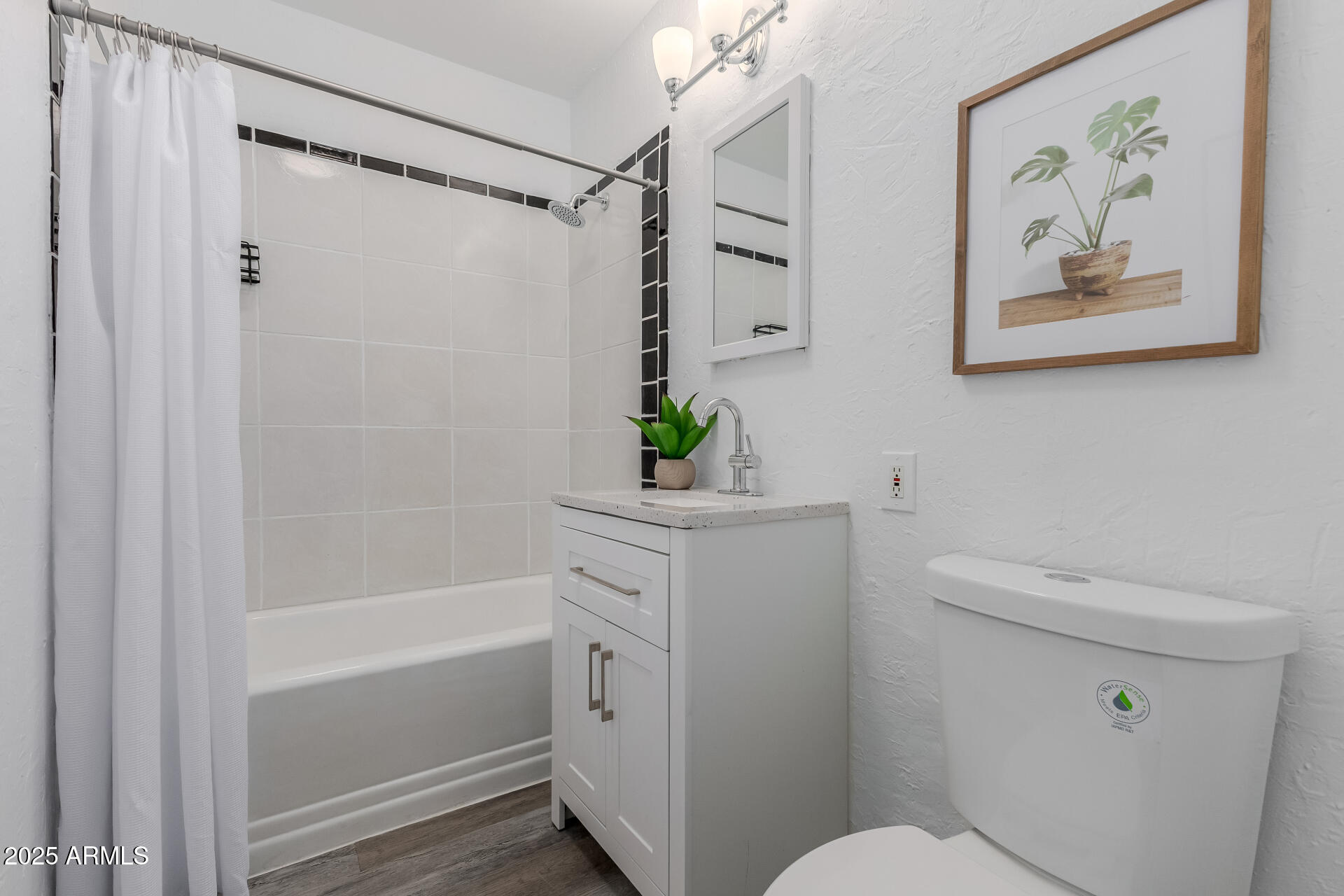 1305 East Granada Road Phoenix, AZ 85006 - Photo 16 of 35 a bathroom with a shower a toilet a sink and bathtub