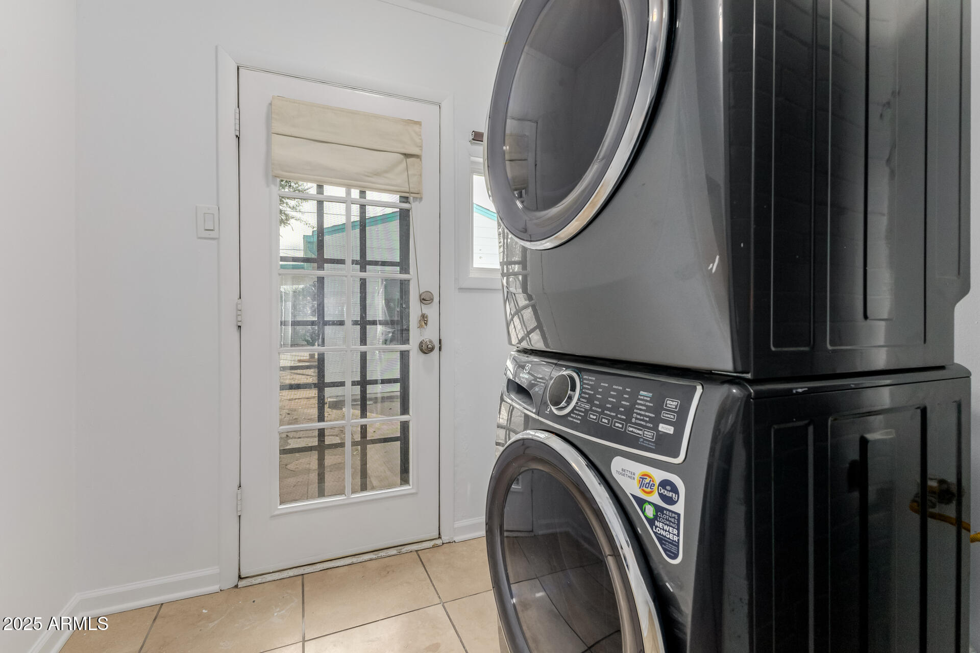 1305 East Granada Road Phoenix, AZ 85006 - Photo 26 of 35 a view of washer and dryer with bathroom in the background