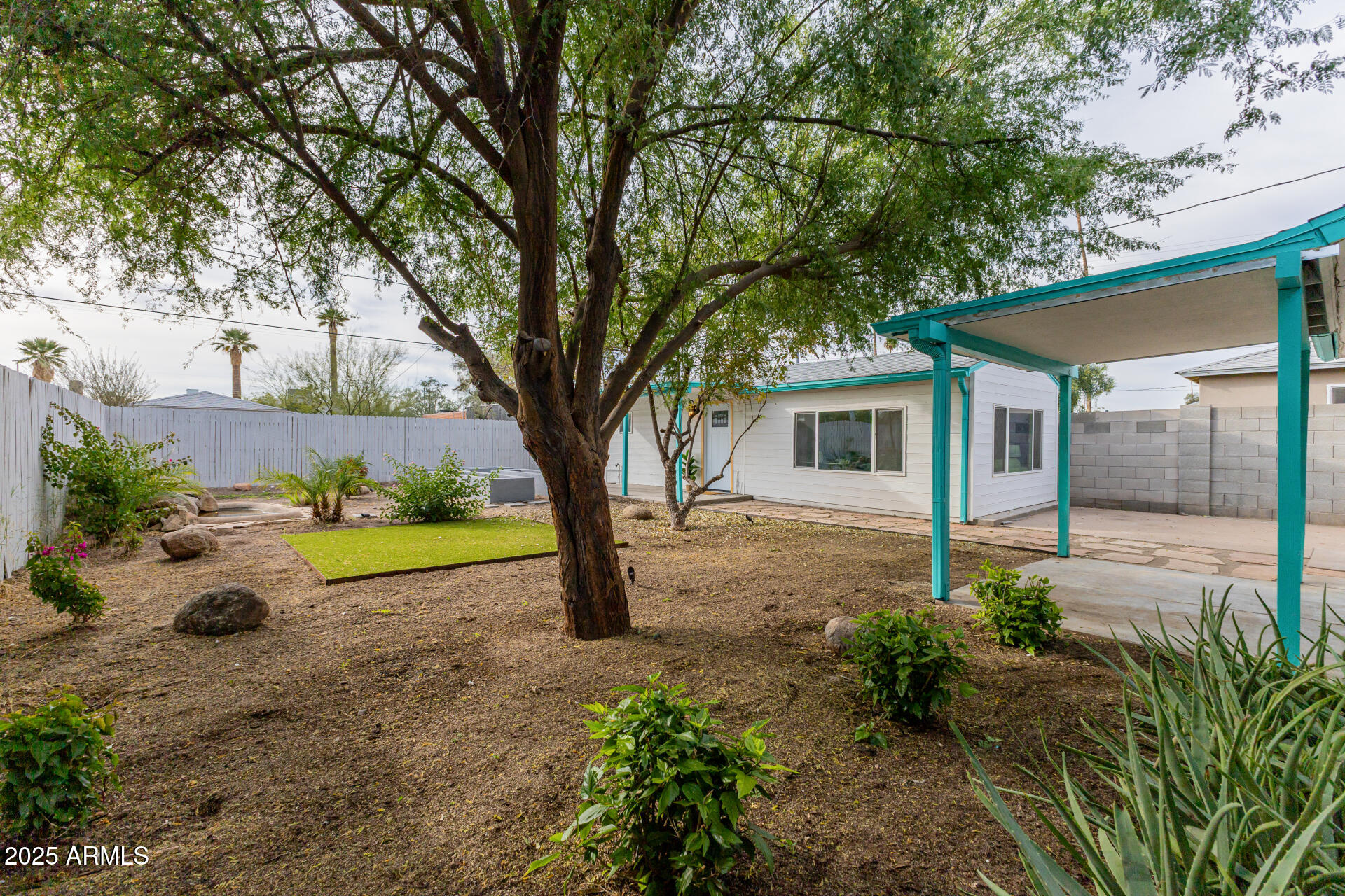 1305 East Granada Road Phoenix, AZ 85006 - Photo 29 of 35 a front view of a house with garden