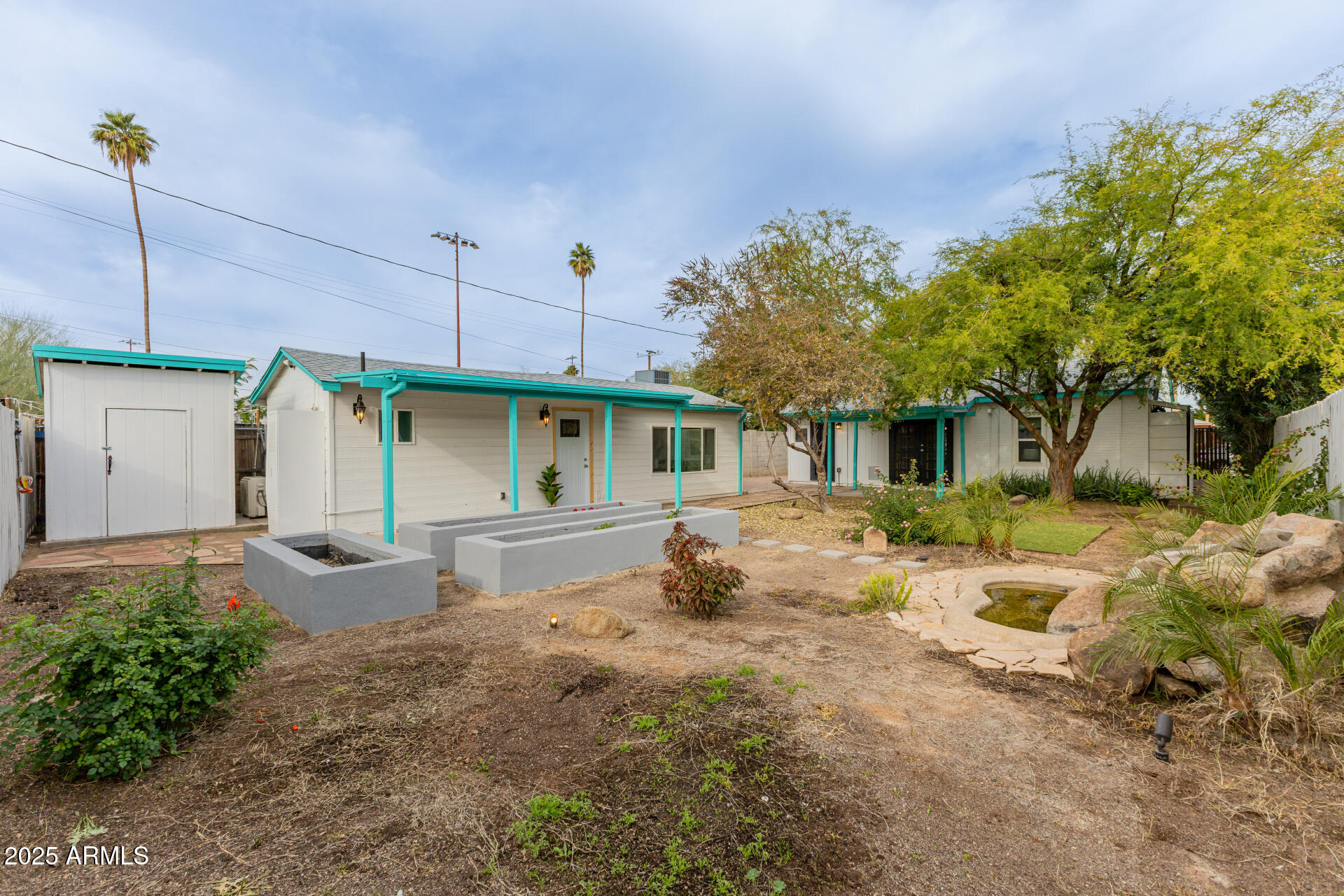 1305 East Granada Road Phoenix, AZ 85006 - Photo 31 of 35 a front view of a house with garden