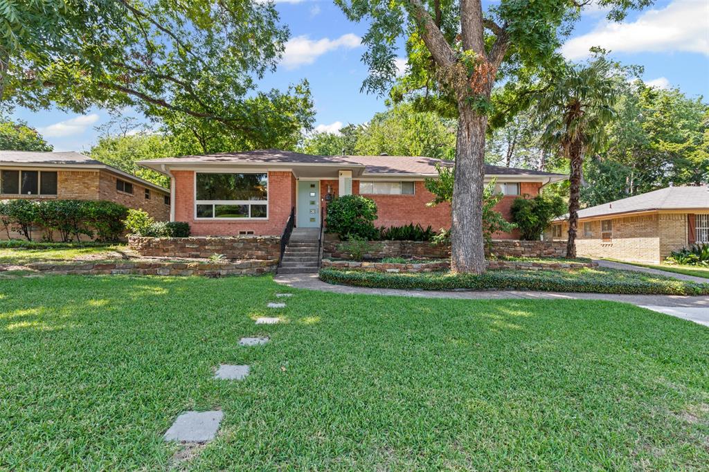 727 Green Castle Drive Dallas, TX 75232 - Photo 1 of 1 a front view of house with yard and green space