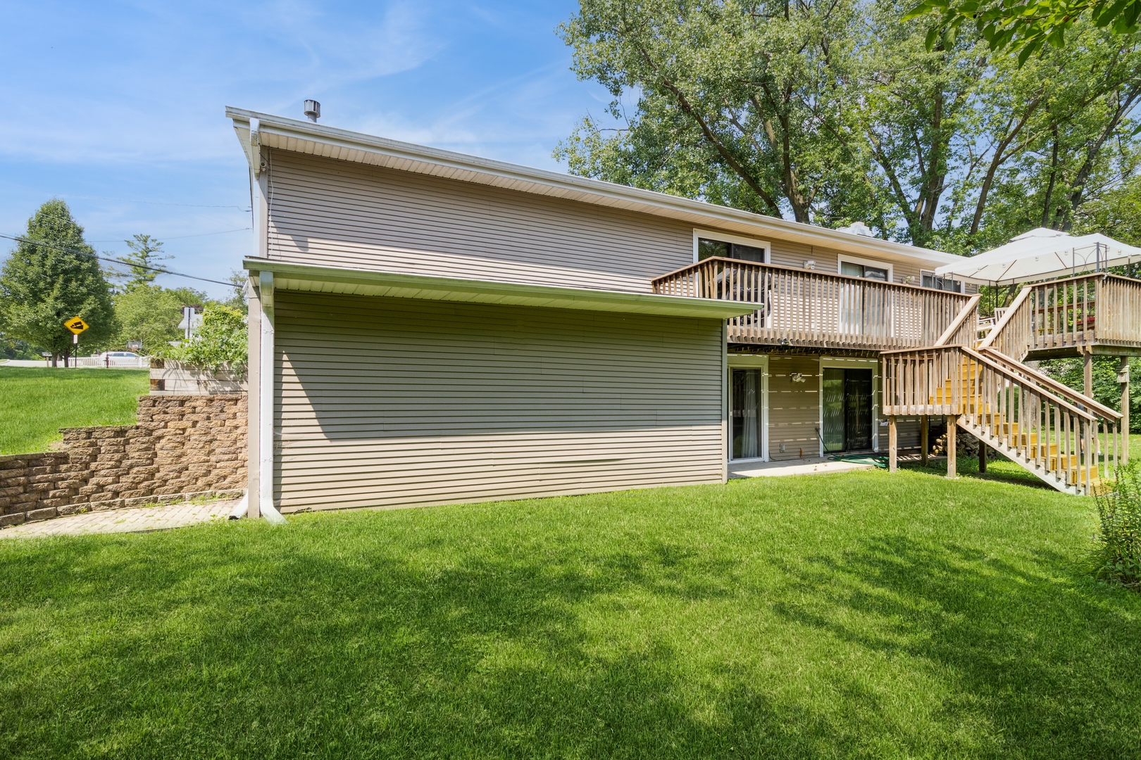 295 South Walnut Street South Elgin, IL 60177 - Photo 23 of 34