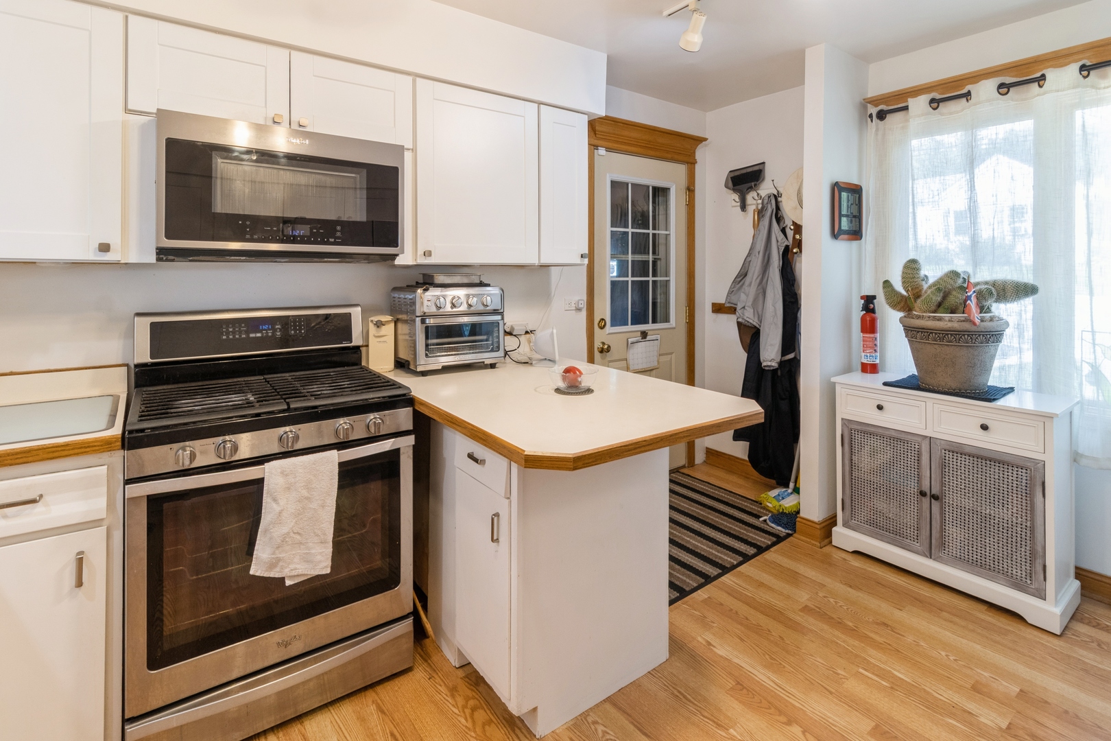 295 South Walnut Street South Elgin, IL 60177 - Photo 7 of 34