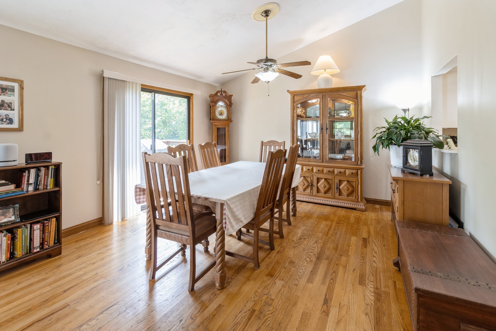 295 South Walnut Street South Elgin, IL 60177 - Photo 8 of 34
