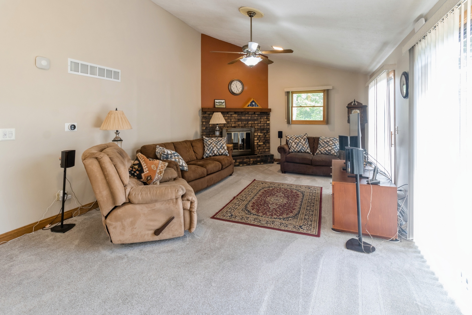 295 South Walnut Street South Elgin, IL 60177 - Photo 9 of 34