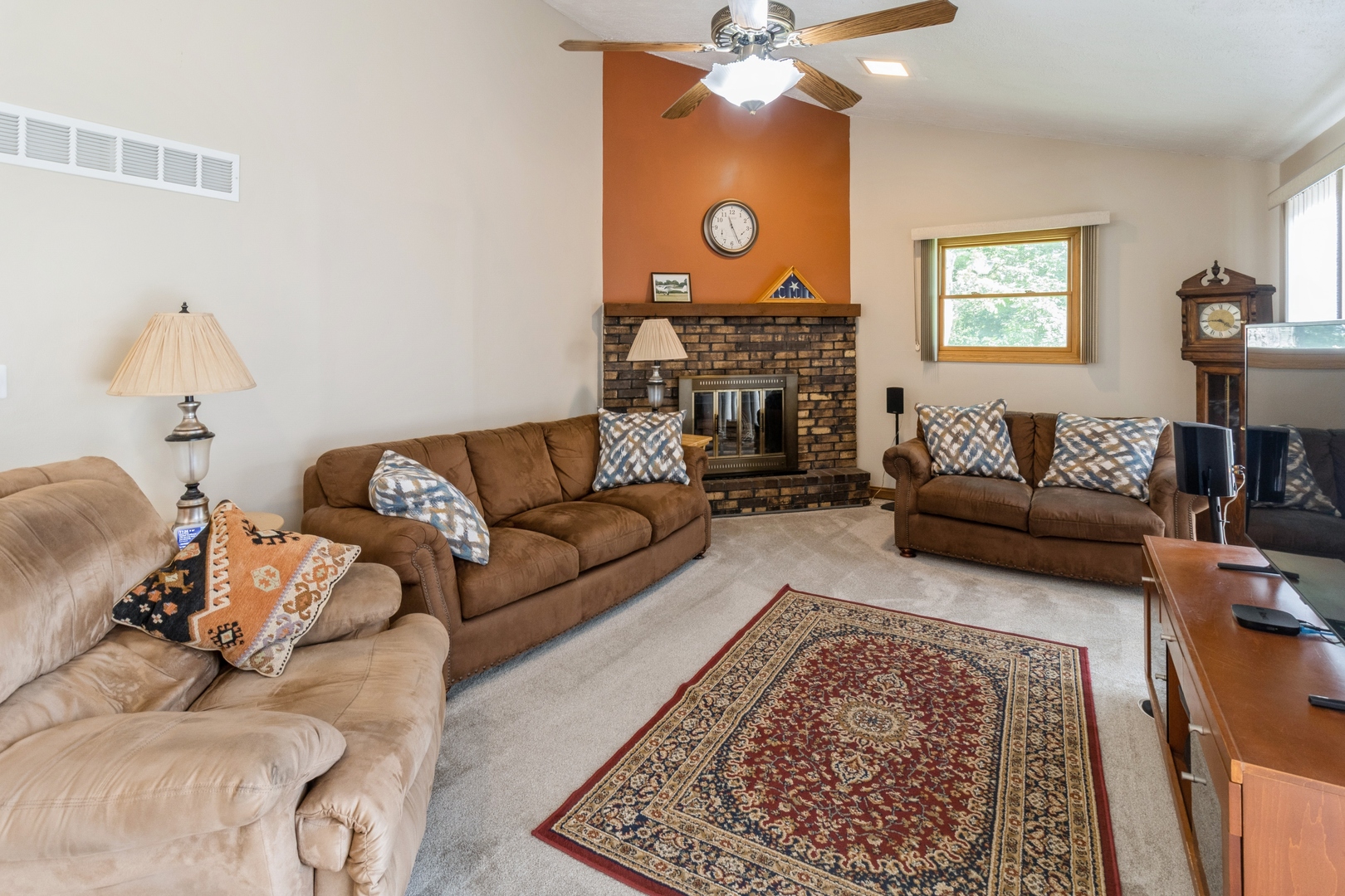 295 South Walnut Street South Elgin, IL 60177 - Photo 10 of 34