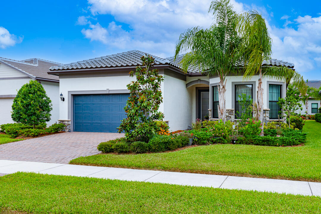 559 Southeast Villandry Way  