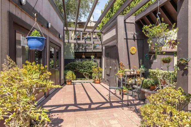 a view of an outdoor space