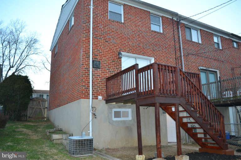 4885 Melbourne Road Baltimore, MD 21229 - Photo 22 of 23 Exterior (Rear)