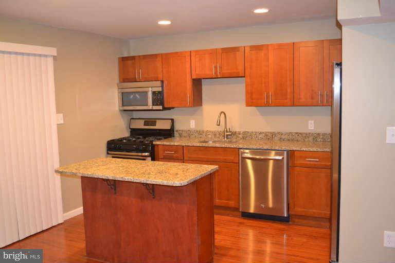 4885 Melbourne Road Baltimore, MD 21229 - Photo 5 of 23 Kitchen