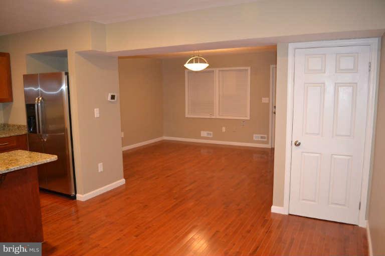 4885 Melbourne Road Baltimore, MD 21229 - Photo 8 of 23 Dining Room