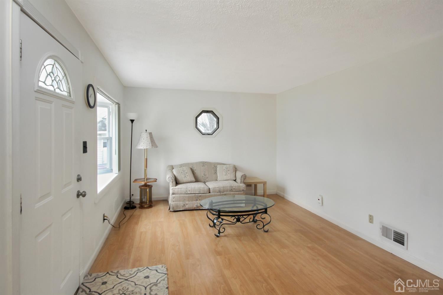 8 Preston Road East Brunswick, NJ 08816 - Photo 3 of 18 Gallery Image 3
