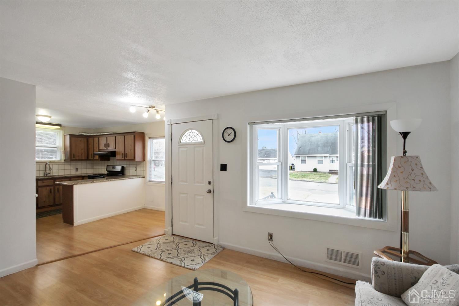 8 Preston Road East Brunswick, NJ 08816 - Photo 4 of 18 Gallery Image 4