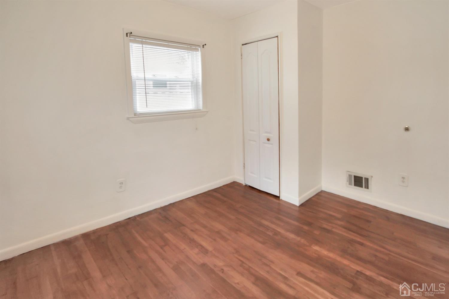 8 Preston Road East Brunswick, NJ 08816 - Photo 8 of 18 Gallery Image 8