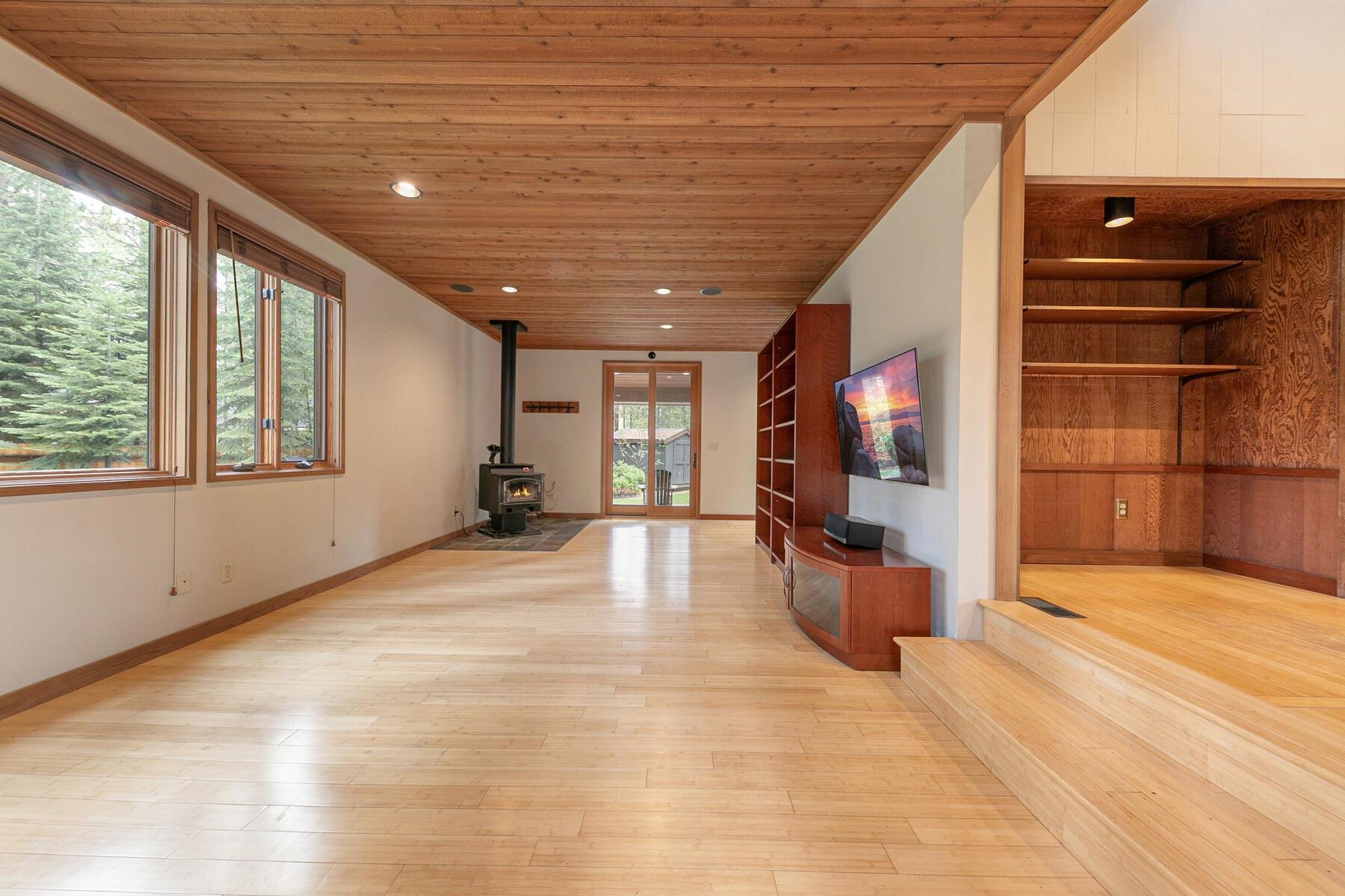 10462 Red Fir Road Truckee, CA 96161 - Photo 9 of 28 Gallery Image 9