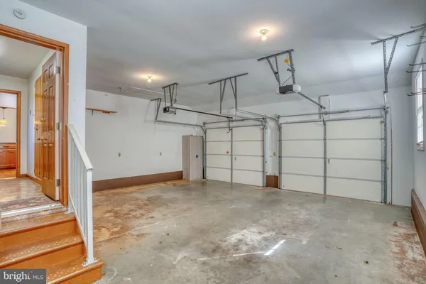 a view of a garage