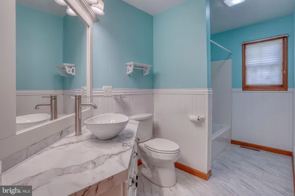 a bathroom with a toilet and a bathtub