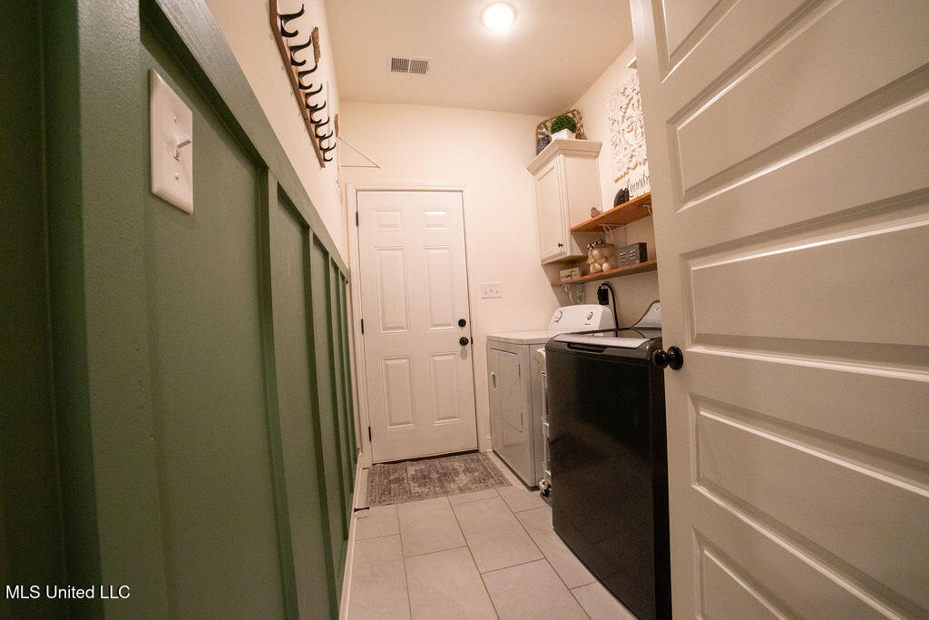 634 Beckett Cove Hernando, MS 38632 - Photo 16 of 20 Laundry Room