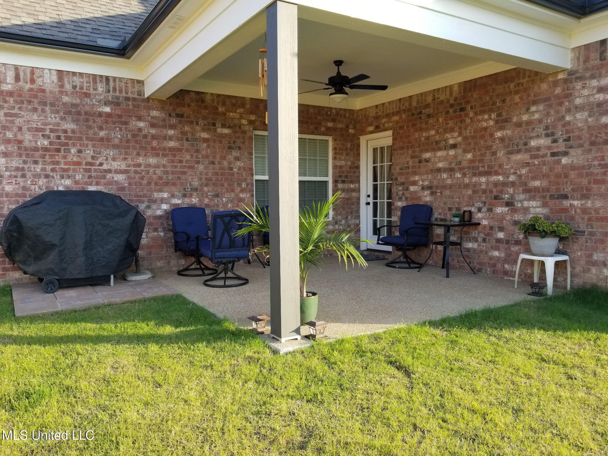 634 Beckett Cove Hernando, MS 38632 - Photo 17 of 20 Large Covered Patio