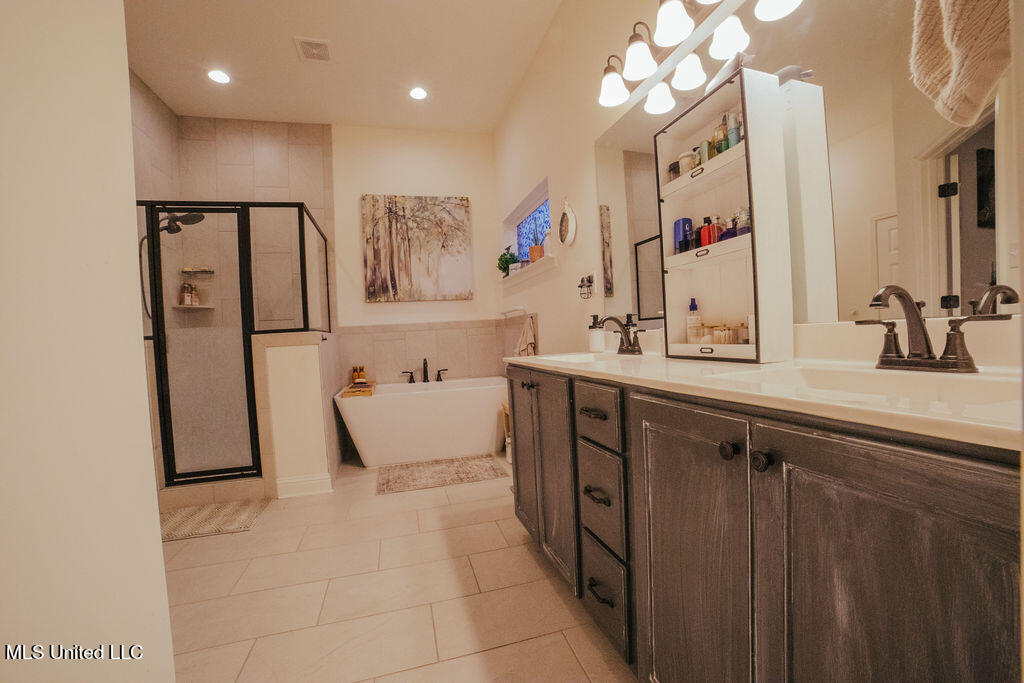 634 Beckett Cove Hernando, MS 38632 - Photo 9 of 20 Primary Bathroom