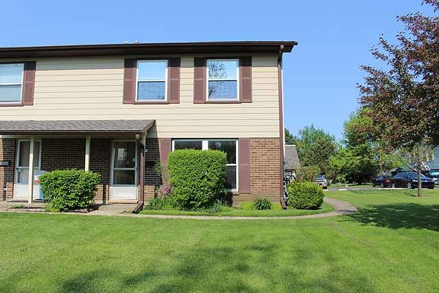 779 Pahl Road, Unit 779 Elk Grove Village, IL 60007 - Photo 1 of 17 a front view of house with a garden
