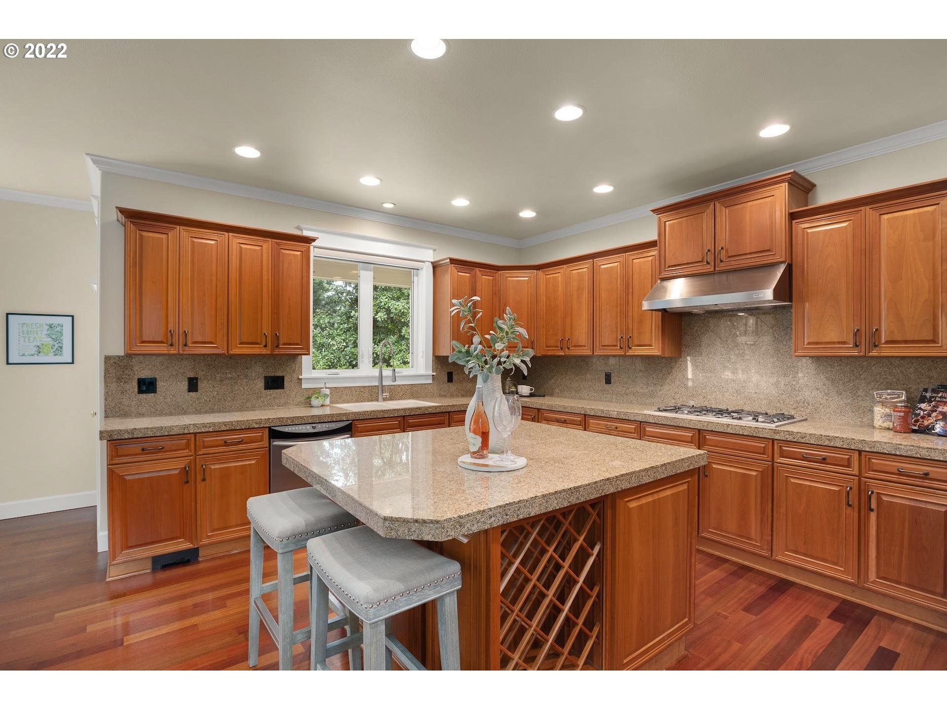 1610 Southwest Maplecrest Drive Portland, OR 97219 - Photo 11 of 32 Gallery Image 11