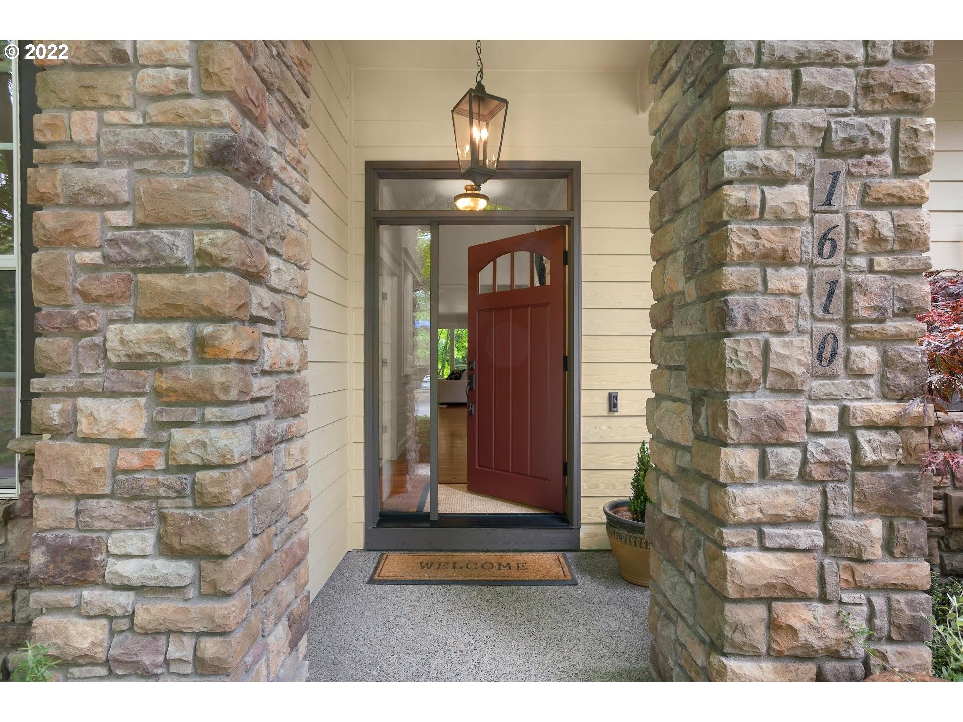 1610 Southwest Maplecrest Drive Portland, OR 97219 - Photo 2 of 32 Gallery Image 2