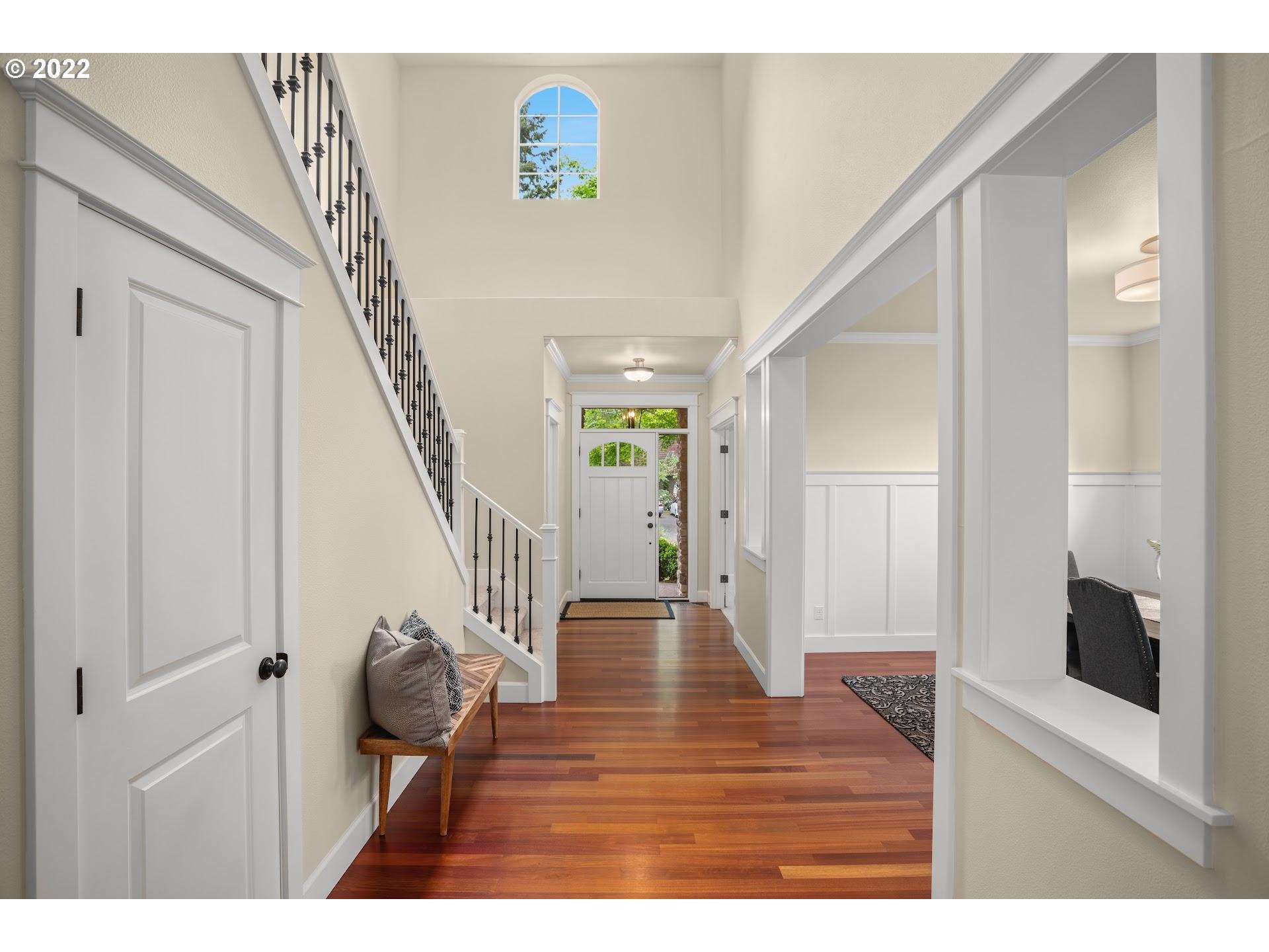 1610 Southwest Maplecrest Drive Portland, OR 97219 - Photo 3 of 32 Gallery Image 3