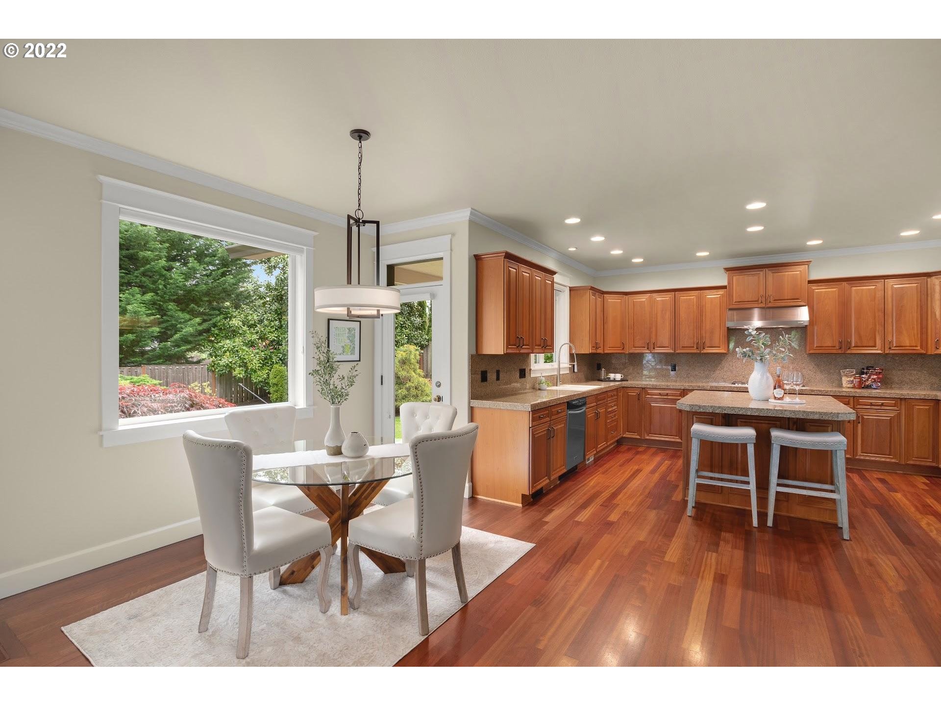 1610 Southwest Maplecrest Drive Portland, OR 97219 - Photo 9 of 32 Gallery Image 9
