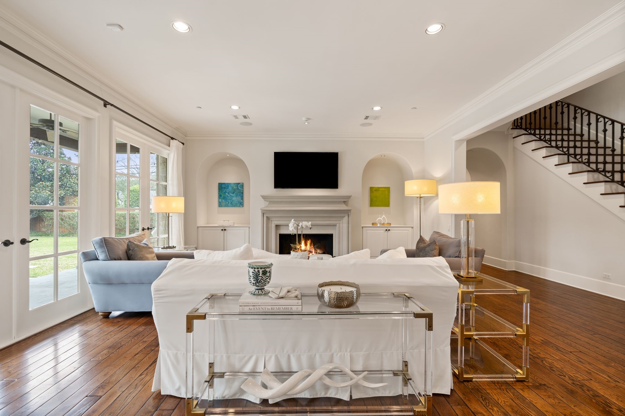 11402 Taylorcrest Road Houston, TX 77024 - Photo 18 of 44 Generous proportions in the family room allow for substantial furnishings without compromising circulation, making this an inviting central gathering space w/ both warmth & architectural character.