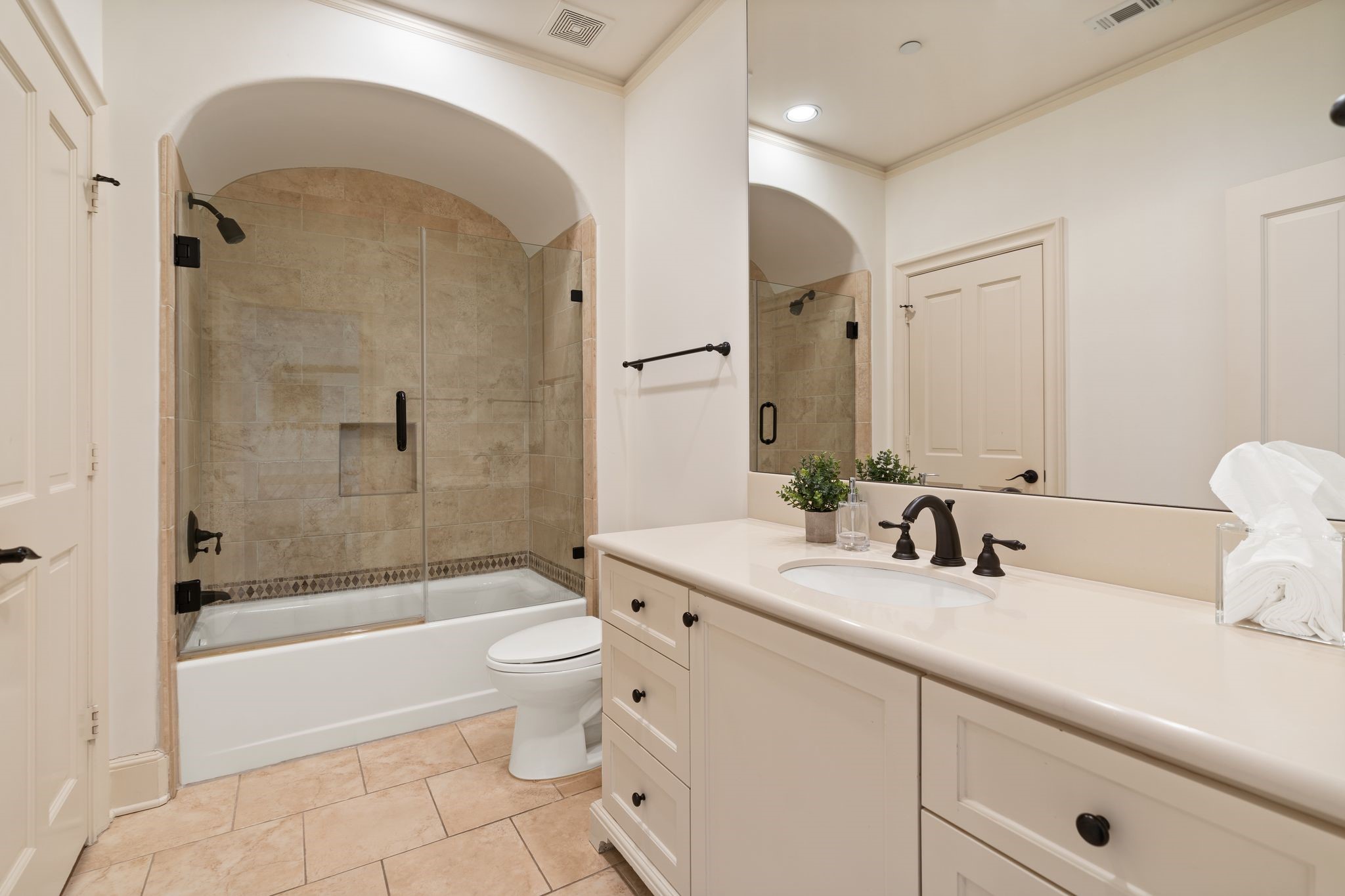 11402 Taylorcrest Road Houston, TX 77024 - Photo 29 of 44 Versatile full bath for secondary bedroom #2, serves as an en suite to the secondary bedroom & is accessible from the gameroom. Features a tub/shower combination & vanity w/ storage—designed for both convenience & everyday functionality.