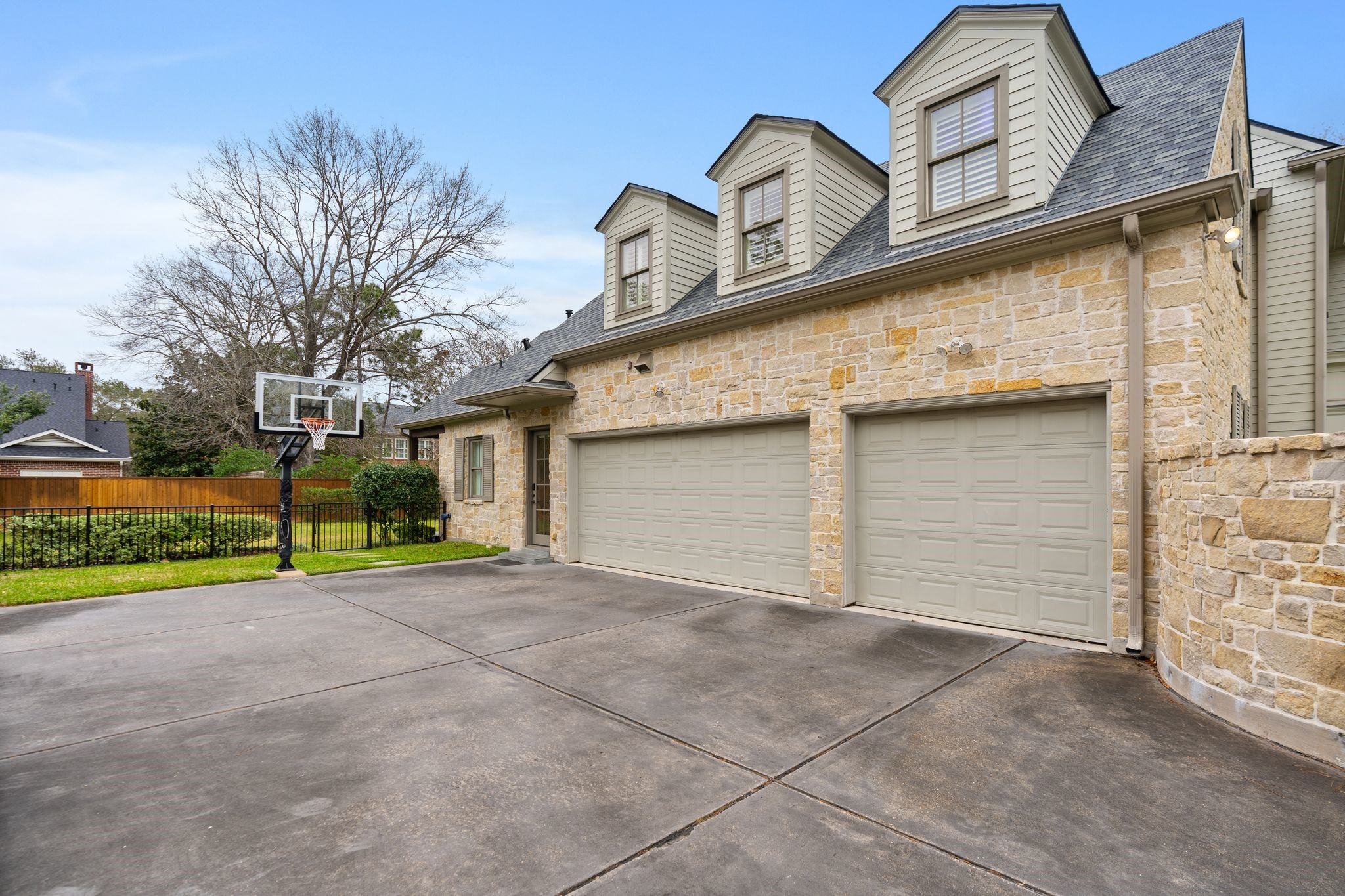 11402 Taylorcrest Road Houston, TX 77024 - Photo 42 of 44 Attached 3-car garage w/ ample driveway space provides excellent storage & everyday convenience. Automatic driveway gate, not shown, enhances both privacy & security, opening to a generous parking pad for added flexibility in the front for 2 cars. Driveway gate ('24).