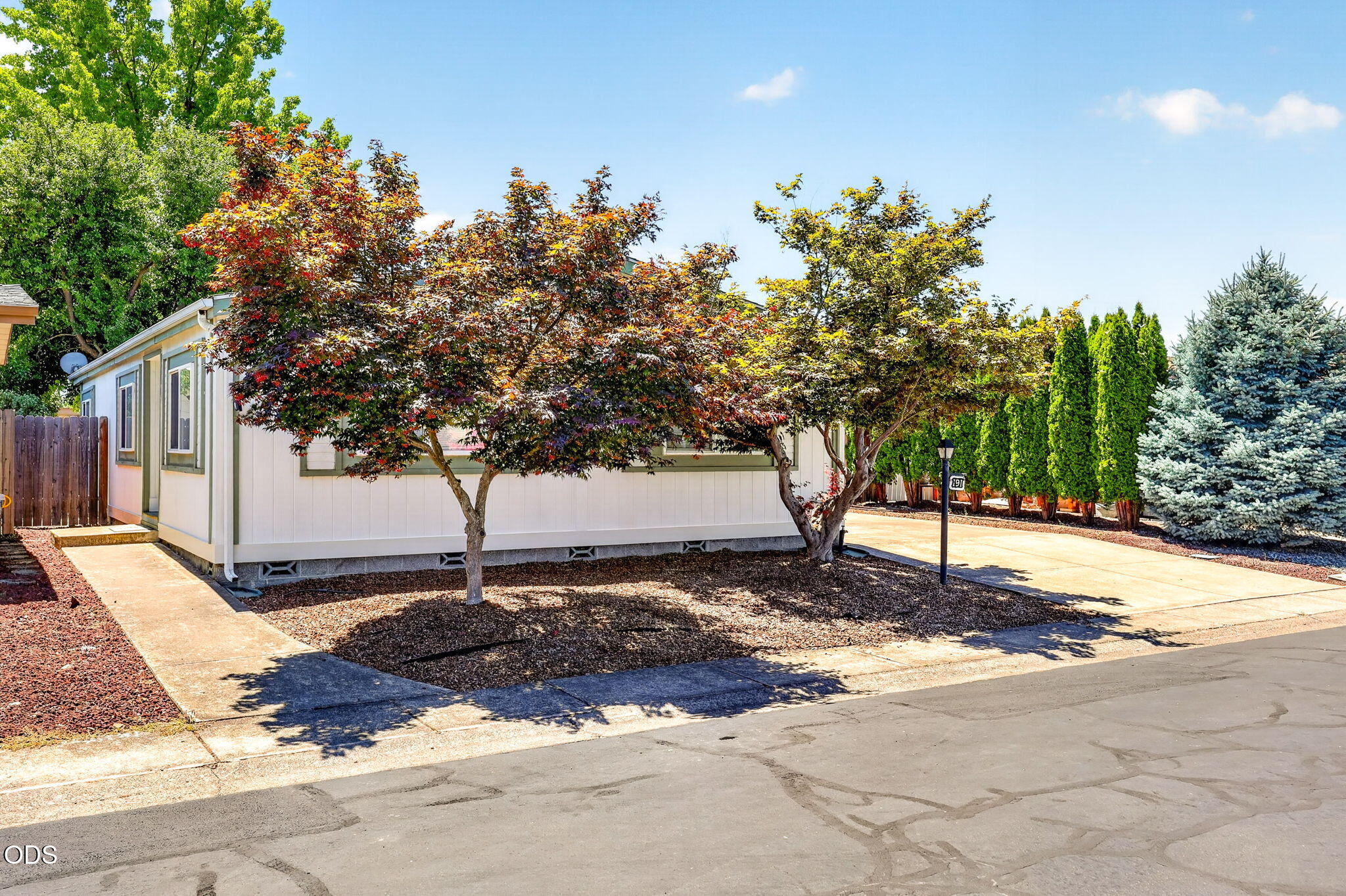 555 Freeman Road Central Point, OR 97502 - Photo 2 of 42