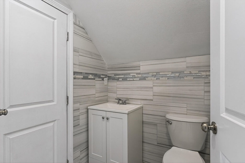 24 Railroad Street Methuen, MA 01844 - Photo 27 of 33