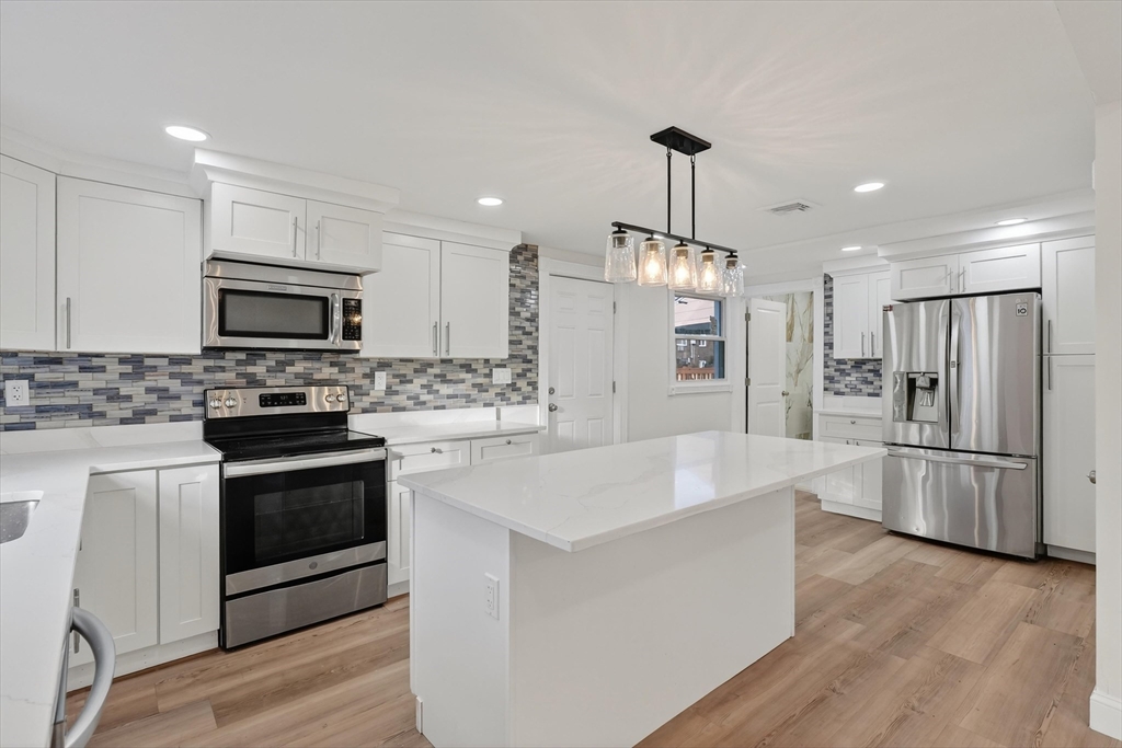 24 Railroad Street Methuen, MA 01844 - Photo 7 of 33