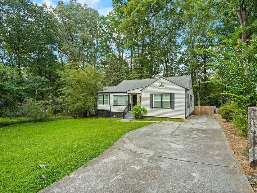 2371 Ben Hill Road Atlanta, GA 30344 - Photo 3 of 20