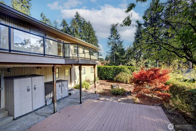 a house view with a outdoor space