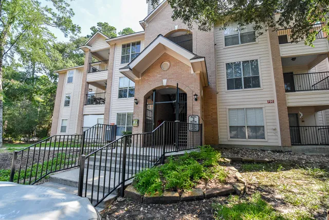 $1,565 | 8051 Bay Branch Drive, Unit 222, The Woodlands, TX 77382