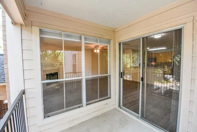 $1,565 | 8051 Bay Branch Drive, Unit 222, The Woodlands, TX 77382