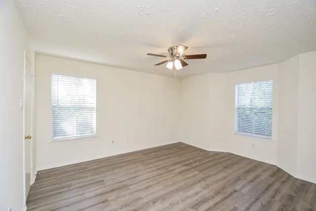 $1,565 | 8051 Bay Branch Drive, Unit 222, The Woodlands, TX 77382