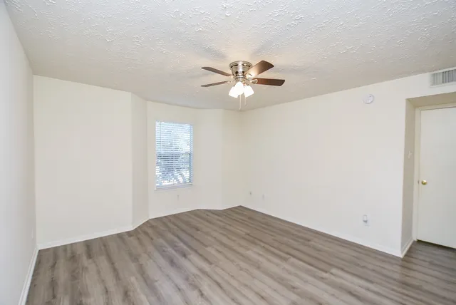 $1,565 | 8051 Bay Branch Drive, Unit 222, The Woodlands, TX 77382