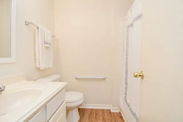 $1,565 | 8051 Bay Branch Drive, Unit 222, The Woodlands, TX 77382