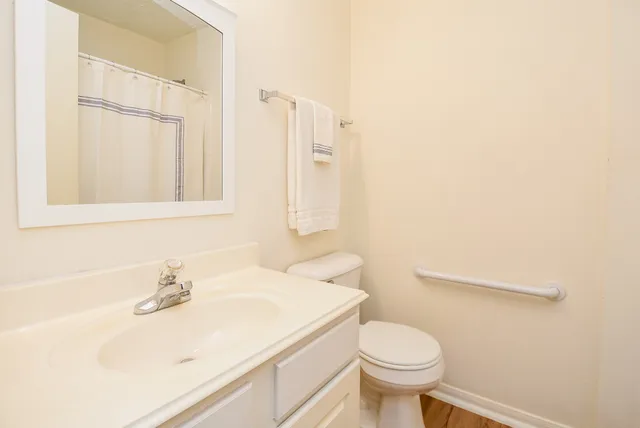 $1,565 | 8051 Bay Branch Drive, Unit 222, The Woodlands, TX 77382