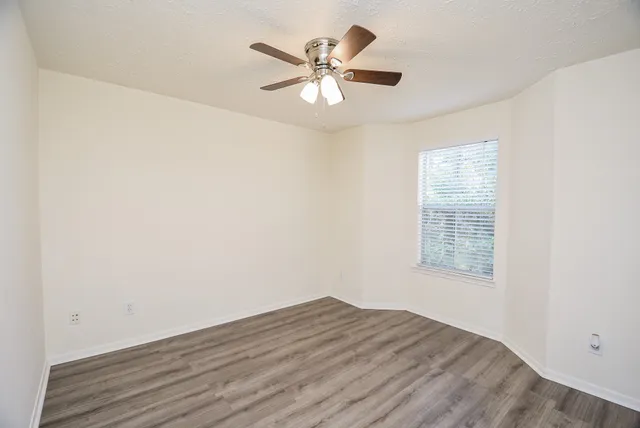 $1,565 | 8051 Bay Branch Drive, Unit 222, The Woodlands, TX 77382