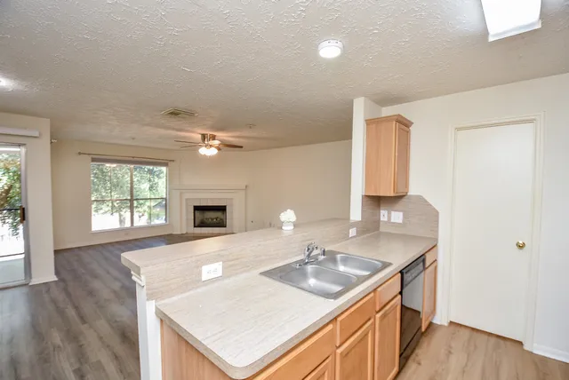 $1,565 | 8051 Bay Branch Drive, Unit 222, The Woodlands, TX 77382